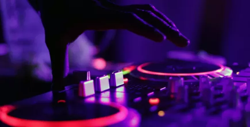 dj-2.webp