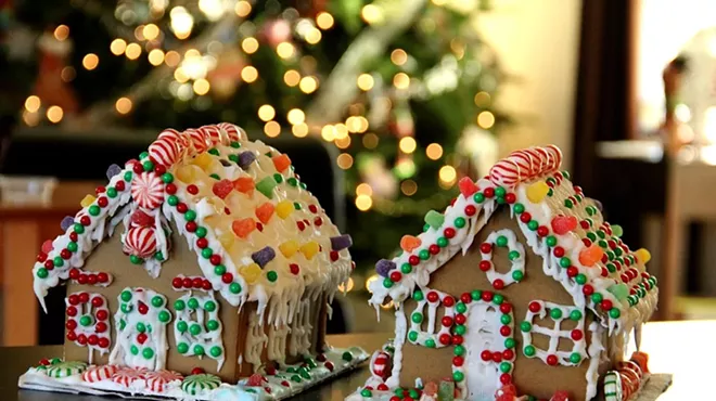 Image: Mini-Gingerbread House Making