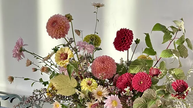 Image: Crafting a Centerpiece for Your Thanksgiving Table