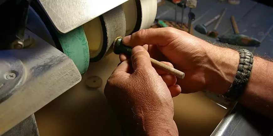 cabochon-cutting.webp
