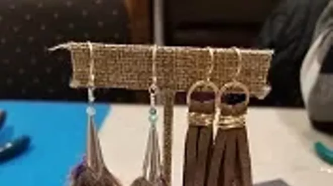 Image: DIY-Feather & Leather Earrings