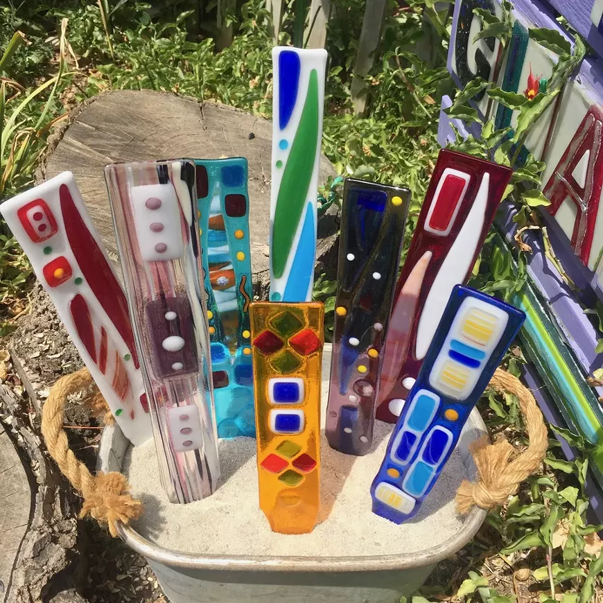 sdcc-fused-glass-garden-stakes-sun-catchers_.webp