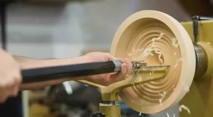 how-to-turn-a-bowl-on-a-lathe-interior-768x422.webp