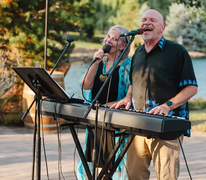 Live at the Vineyard: Reno & Cindy
