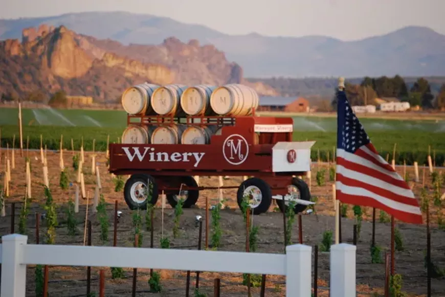 barrel_wagon_-_maragas_vineyard.webp