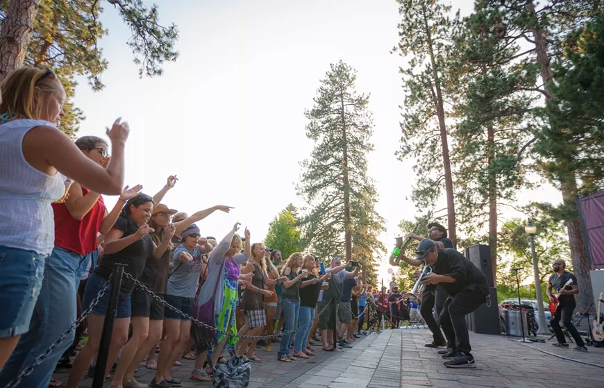 Munch & Music Free Outdoor Concerts in Drake Park!