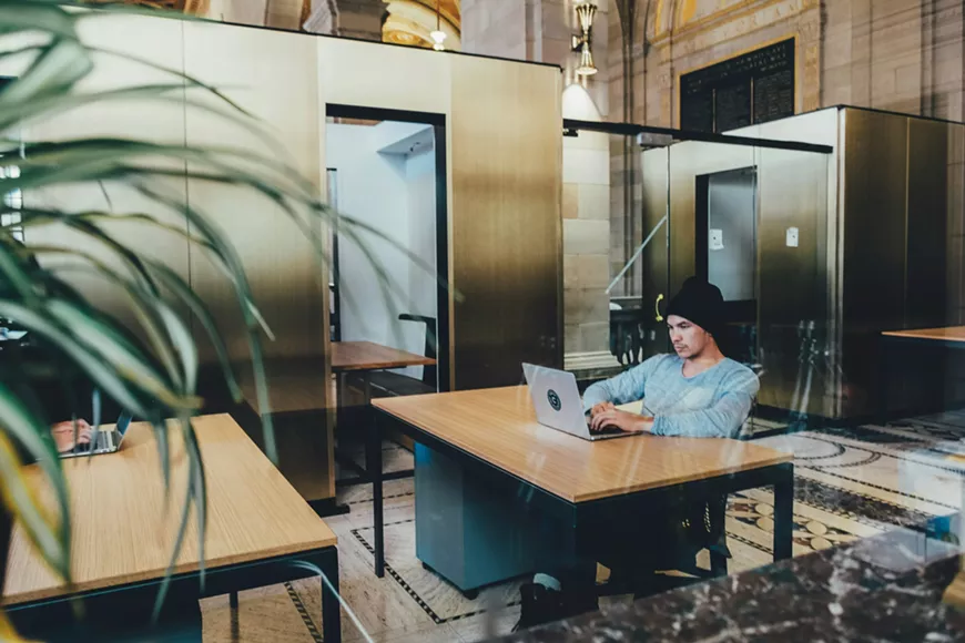 crew-ixhnbgtkjfw-unsplash.webp