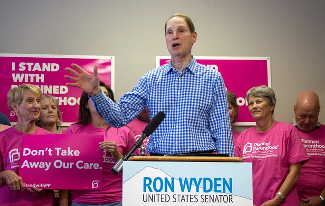 Sen. Ron Wyden pledges to defend women's reproductive rights at Planned Parenthood press conference in Bend