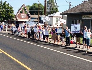 Pro-Life Group Protests Bend Planned Parenthood